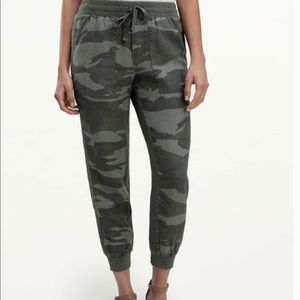 NWT. SPLENDID CAMO JOGGERS
